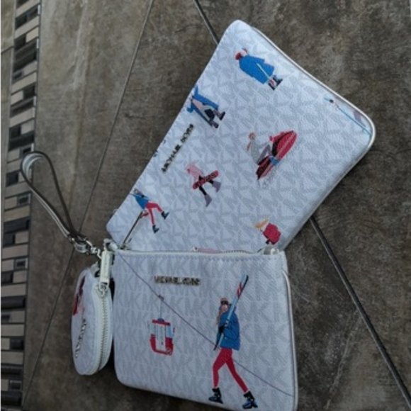 Michael Kors Jet Set Girls Wristlet Trio - Picture 8 of 16